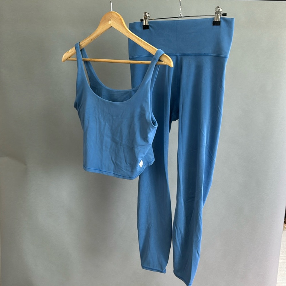 Vuori High-Rise Washed Studio Legging in Cerelean (blue) size L and tank L